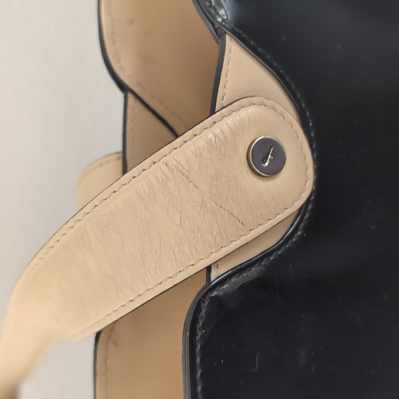 *Flash Sale!* Salvatore Ferragamo Made in Italy Black and Cream Handbag - Picture 9 of 17